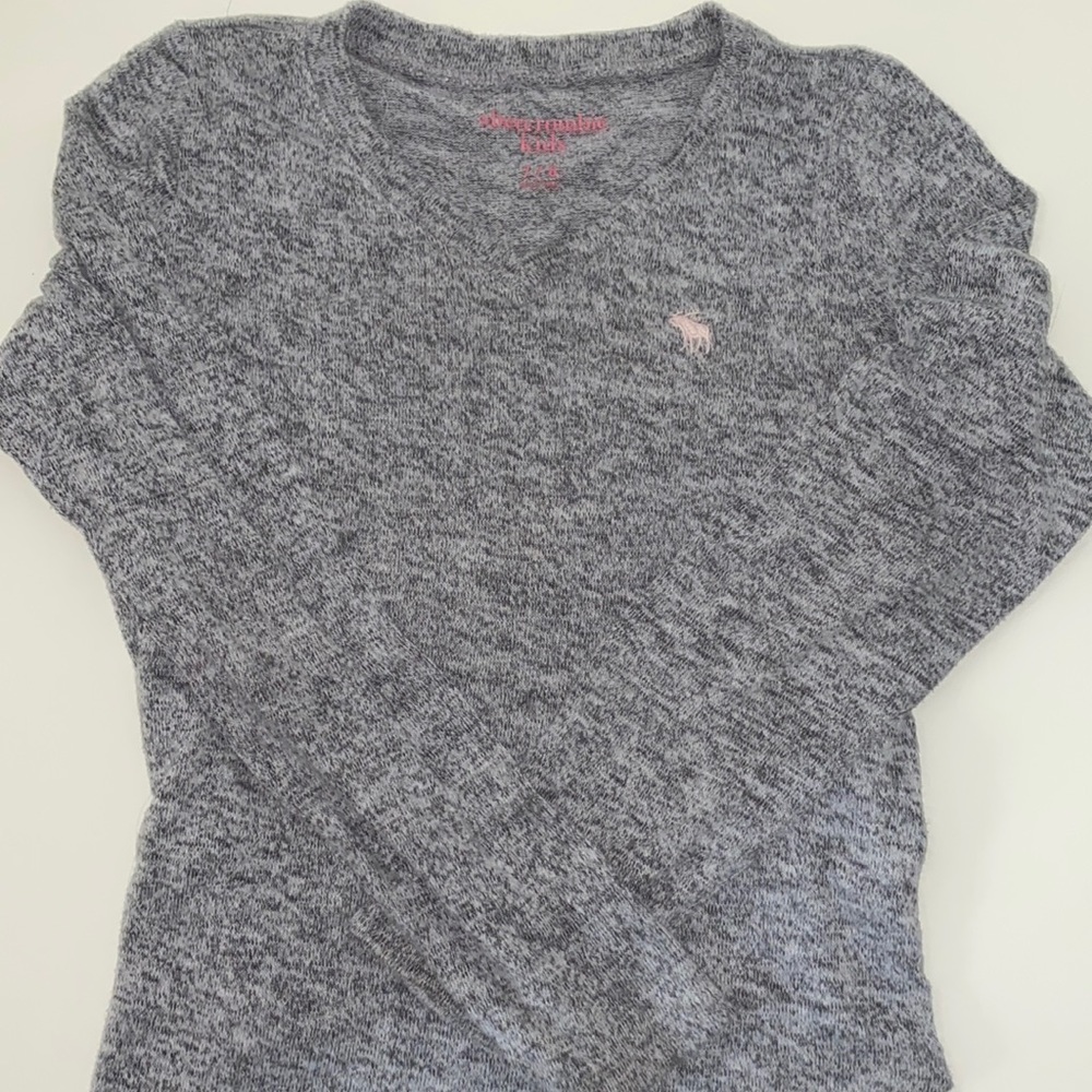 gray long sleeve abercrombie kids shirt